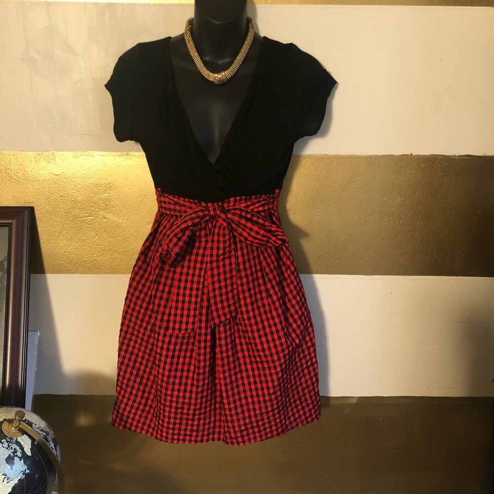 Forever 21 cute summer red and black dress.